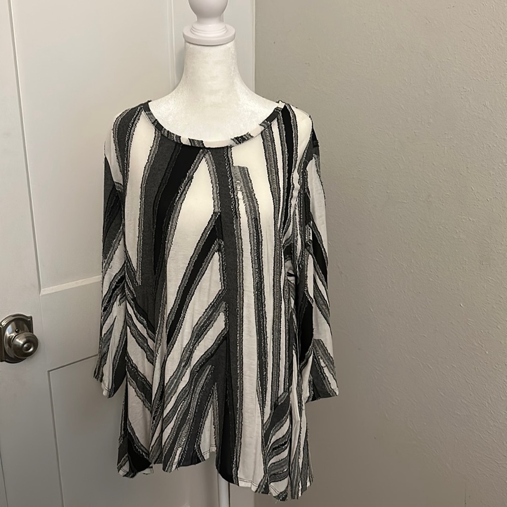Black, white & gray Size L